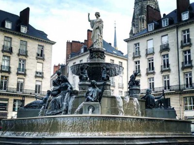 nantes place royale fontaine fountain historique diluvial